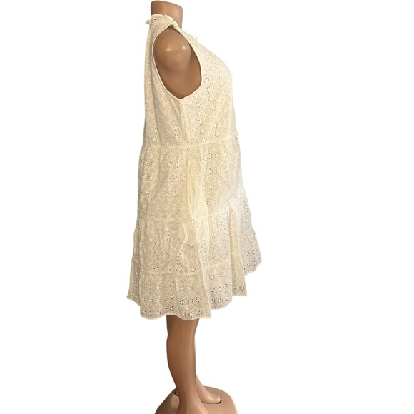 3/$30 🍂 Loft White Eyelet Sleeveless Swing Dress - Picture 6 of 11